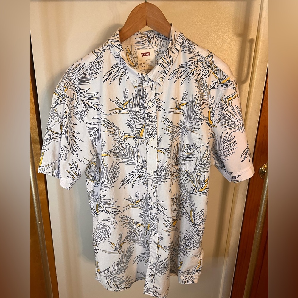 Levi’s Hawaiian Shirt in Great Condition
